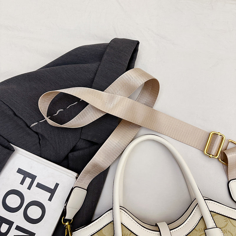 Women's handbags are a symbol of taste and a code to your confidence.