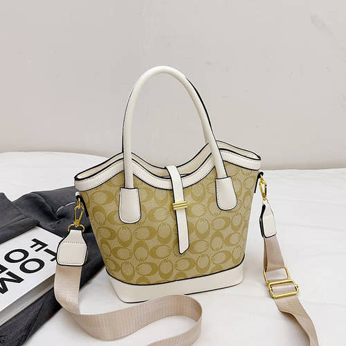 Women's handbags are a symbol of taste and a code to your confidence.