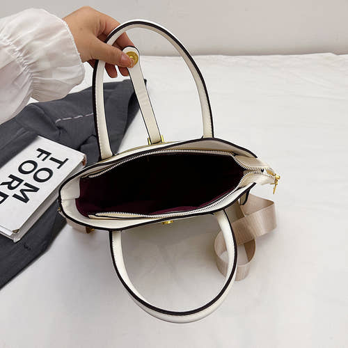 Women's handbags are a symbol of taste and a code to your confidence.