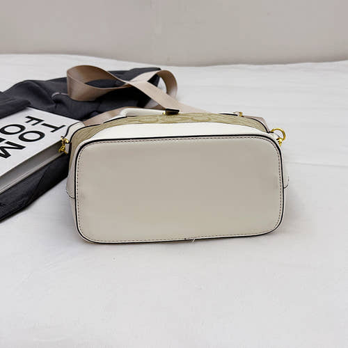 Women's handbags are a symbol of taste and a code to your confidence.