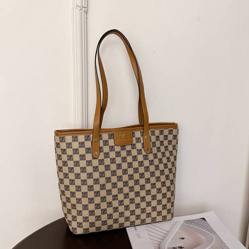 Elegant shoulder bag