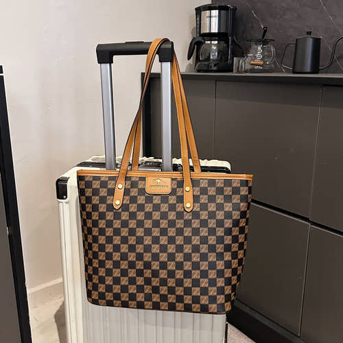 Elegant shoulder bag