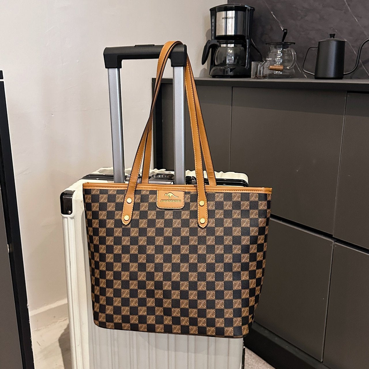 Elegant shoulder bag