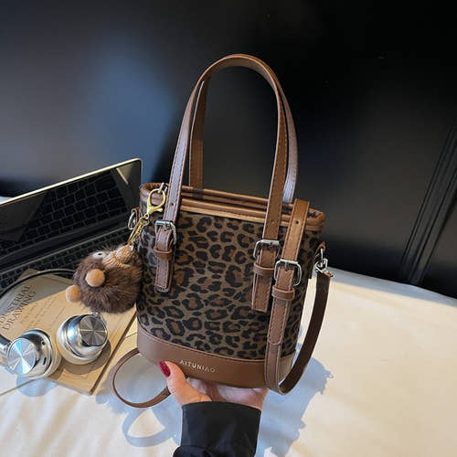 single shoulder crossbody handbag