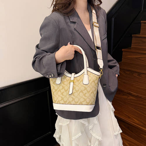 Women's handbags are a symbol of taste and a code to your confidence.