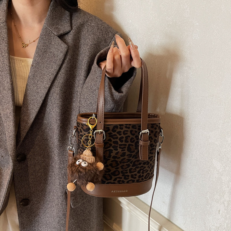 single shoulder crossbody handbag