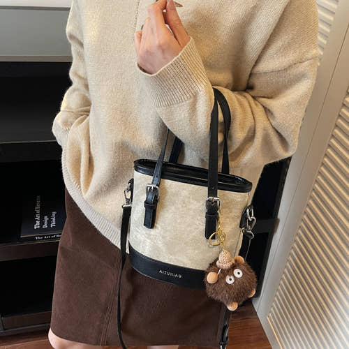 single shoulder crossbody handbag