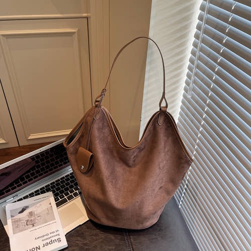single shoulder handbag