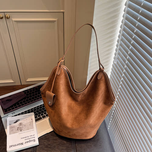 single shoulder handbag