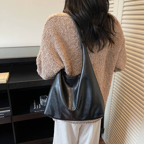 single shoulder crossbody handbag