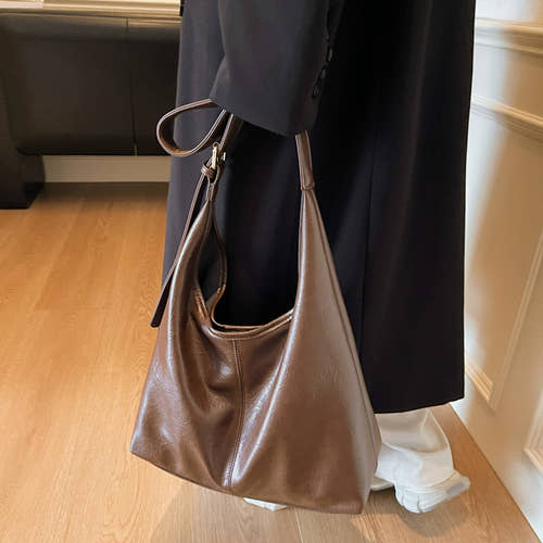 single shoulder crossbody handbag