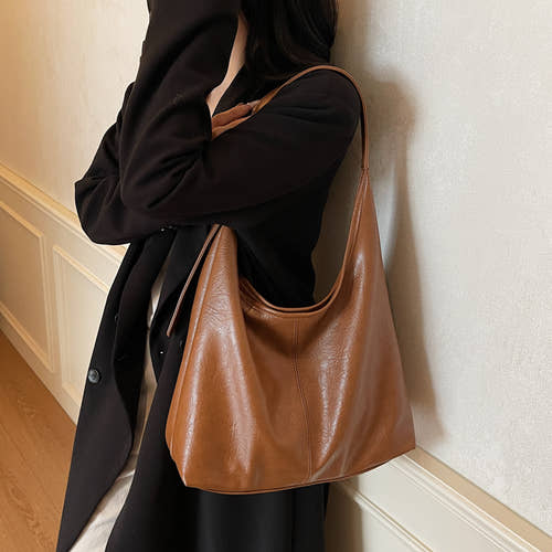 single shoulder crossbody handbag