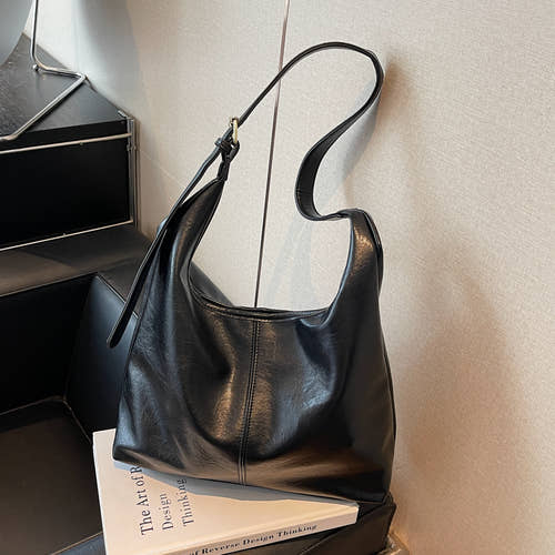 single shoulder crossbody handbag