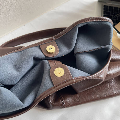 single shoulder crossbody handbag