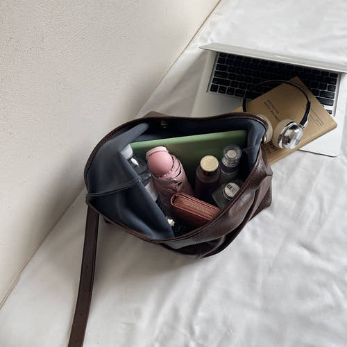 single shoulder crossbody handbag