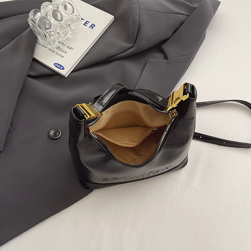 single shoulder handbag