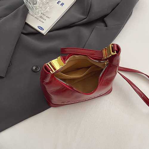 single shoulder handbag