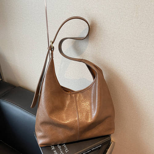 single shoulder crossbody handbag