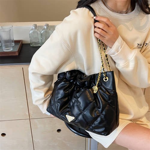 Elegant shoulder bag