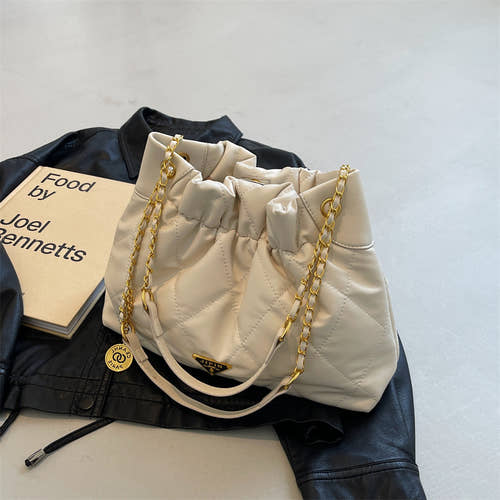 Elegant shoulder bag