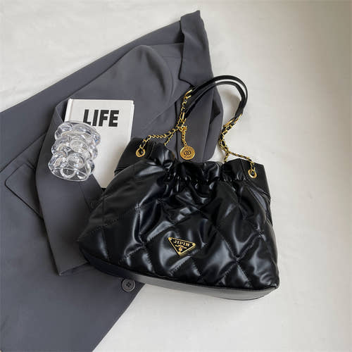 Elegant shoulder bag